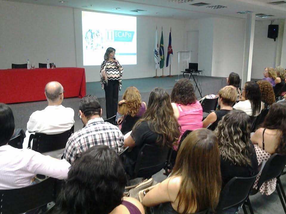 Plateia em palestra de psicologia