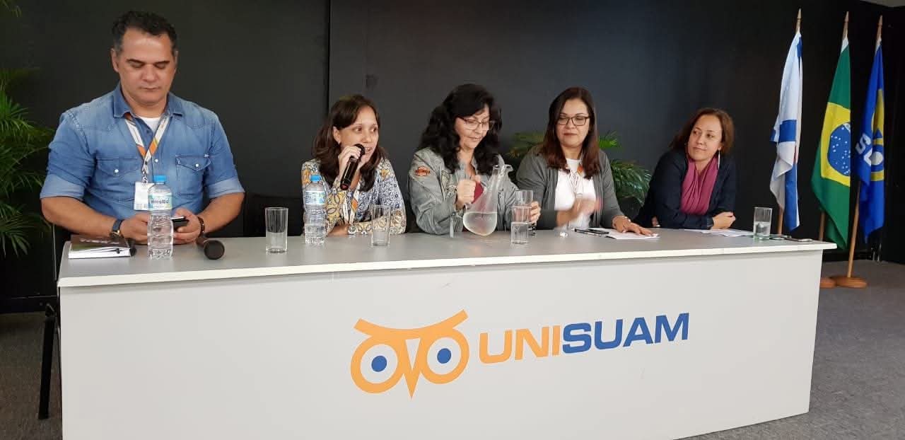 Maria Angélica em mesa institucional UNISUAM